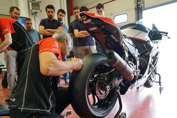 Lavorare nel bike motorsport: come entrare in un racing team